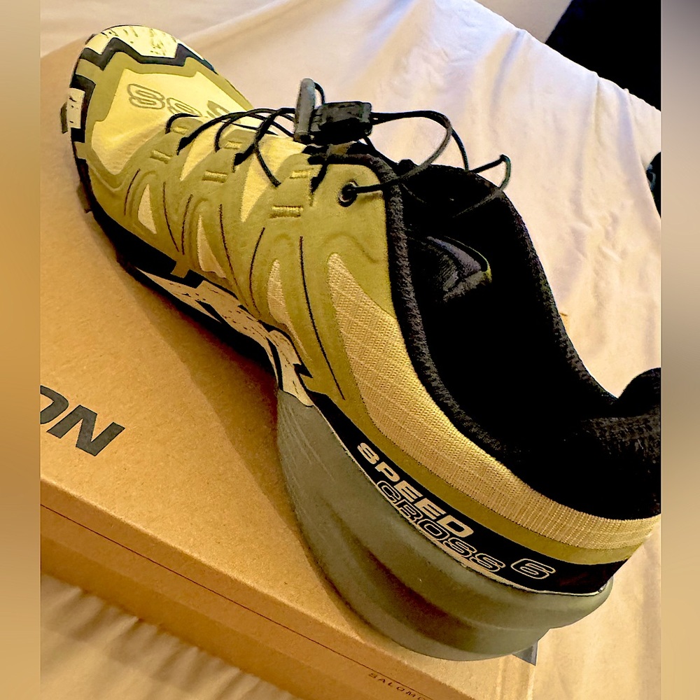 Pair of Salomon speed cross 6 mountain running shoes brand new still with tags